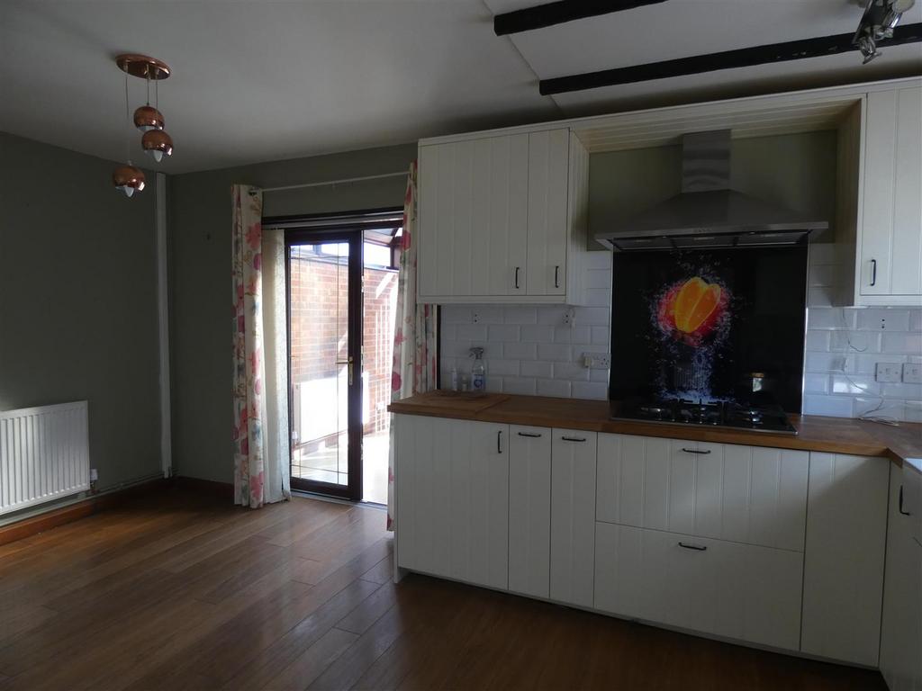 Kitchen 1.JPG