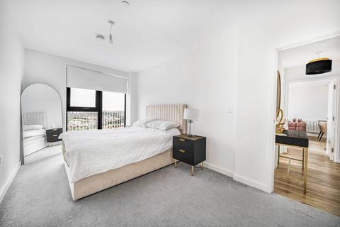 2 bedroom flat for sale, Lakeside Drive, Park Royal, London, NW10