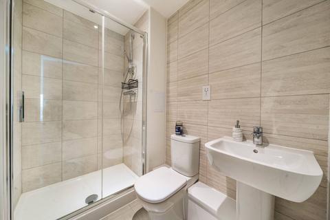 2 bedroom flat for sale, Lakeside Drive, Park Royal, London, NW10