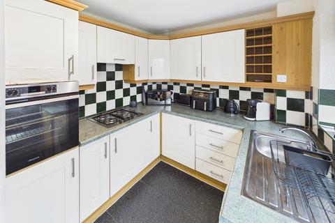 1 Arenig Close, Summerhill, Wrexham, LL11 4YT