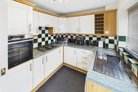 1 Arenig Close, Summerhill, Wrexham, LL11 4YT