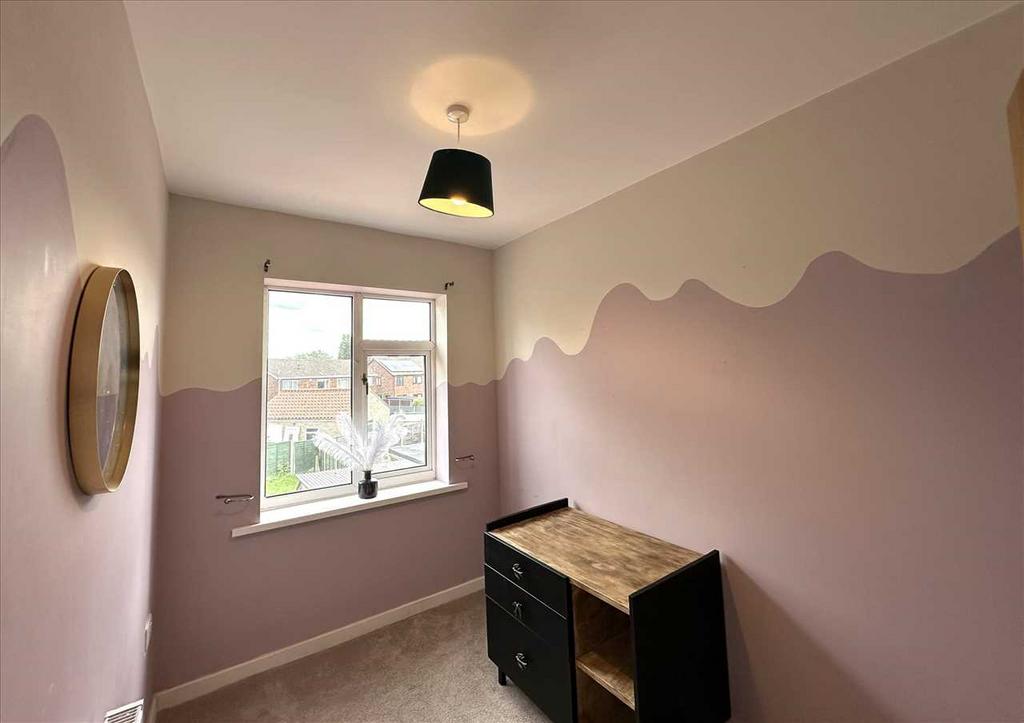 Rear bedroom 2: