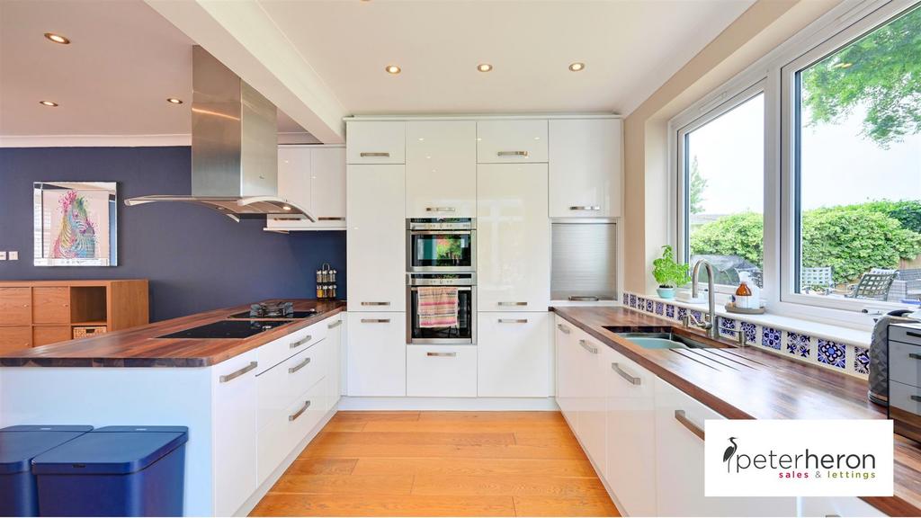 Living Room/Kitchen