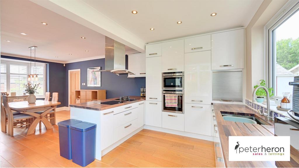 Living Room/Kitchen