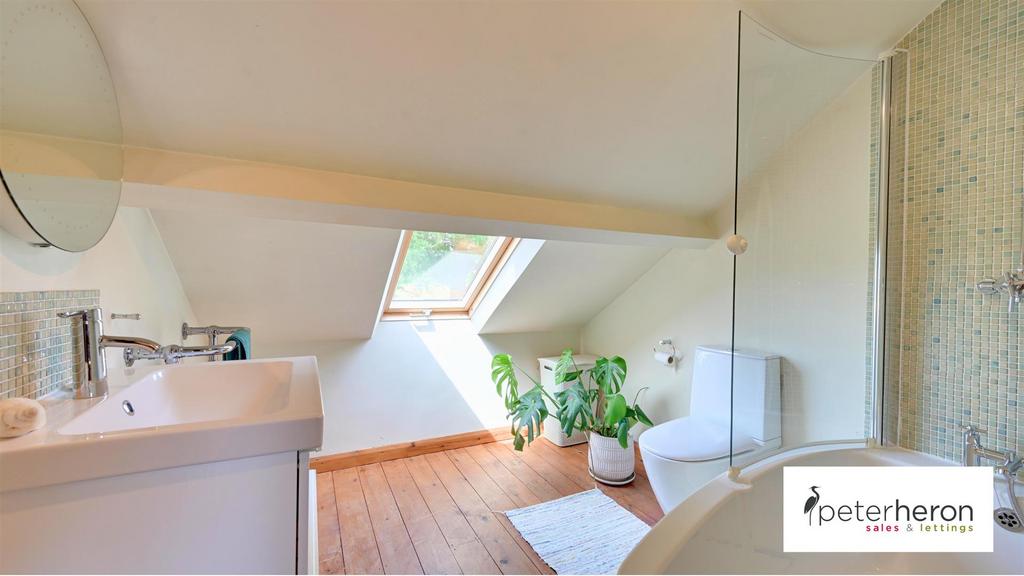 En-Suite Bathroom