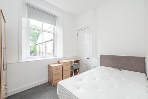 4 bedroom flat for sale, 8 (1F2) Brunswick Place, Leith Walk, Edinburgh, EH7
