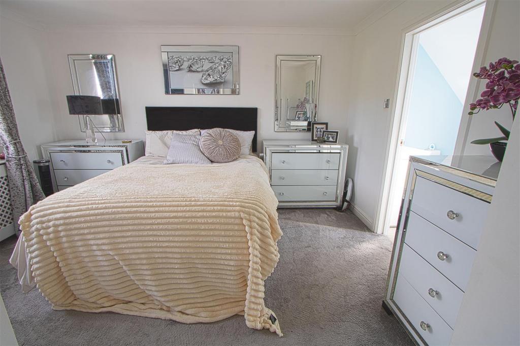 BEDROOM 1.jpg