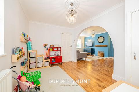 3 bedroom semi-detached house for sale, Warren Drive, Hornchurch, RM12