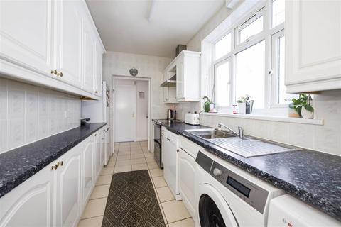 undefined, Ellerdine Road, Hounslow