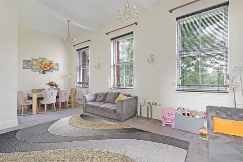 2 bedroom apartment for sale, Sutherland House, Repton Park, Woodford Green
