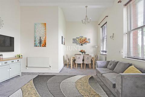 2 bedroom apartment for sale, Sutherland House, Repton Park, Woodford Green