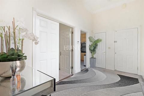 2 bedroom apartment for sale, Sutherland House, Repton Park, Woodford Green