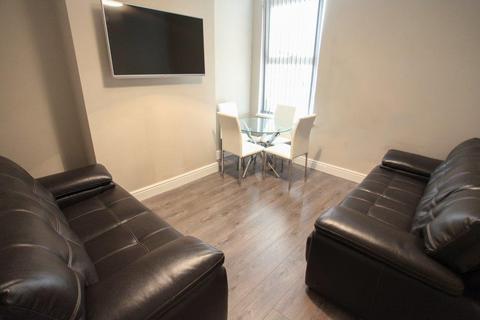 3 bedroom terraced house to rent, Hersey Street, Salford M6