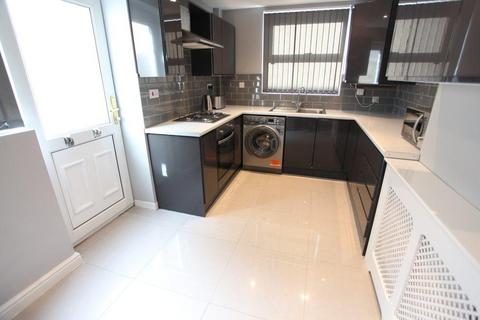 3 bedroom terraced house to rent, Hersey Street, Salford M6