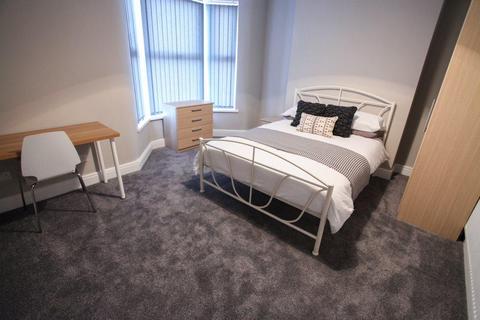 3 bedroom terraced house to rent, Hersey Street, Salford M6
