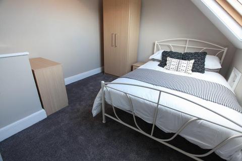 3 bedroom terraced house to rent, Hersey Street, Salford M6