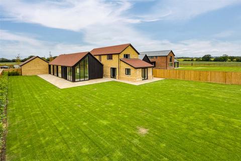 4 bedroom detached house for sale, Poplars House, Kennel Lane, Kinsbourne Green, Harpenden, Hertfordshire, AL5