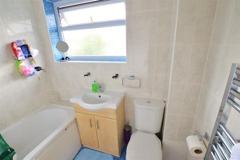 11 Larch Close, Slough, SL2 1ES