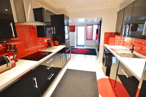 3 bedroom terraced house for sale, Larch Close, Slough
