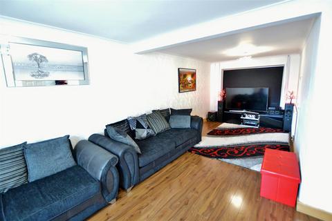 3 bedroom terraced house for sale, Larch Close, Slough
