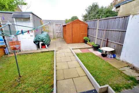 11 Larch Close, Slough, SL2 1ES