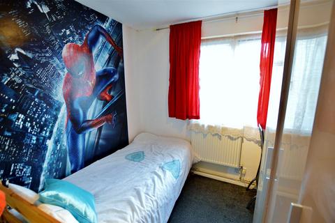 11 Larch Close, Slough, SL2 1ES