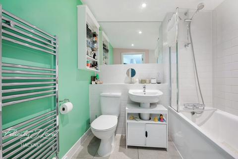 2 bedroom flat for sale, Willmott Court, London E9