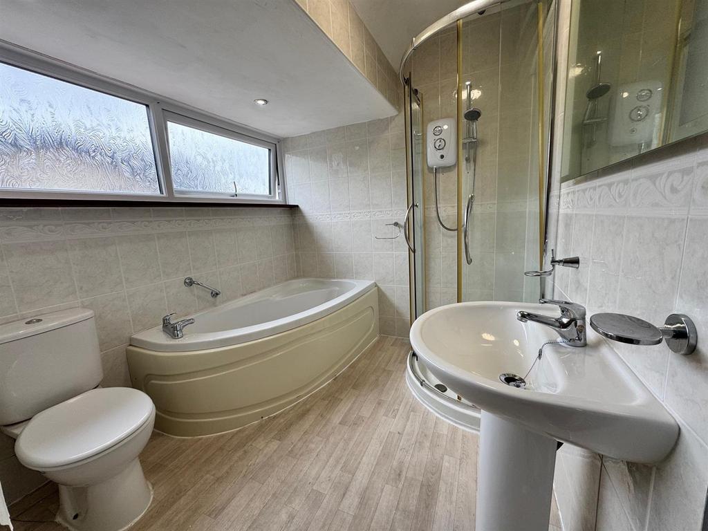 En suite bathroom/wc