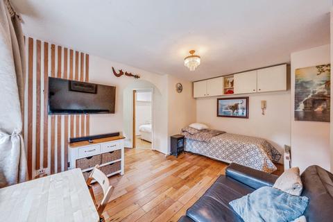 Studio for sale, Glenville Grove, London SE8