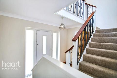 3 bedroom detached house for sale, Afon Close, New Inn