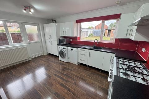 15 Stanhope Heath, Stanwell, Staines, TW19 7PH