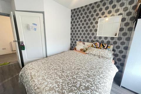 4 bedroom duplex to rent, Princess Road, Manchester M20