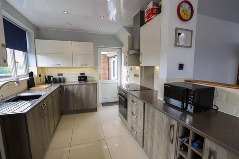 16 Birkdale Close, Lancaster, LA1 2SG