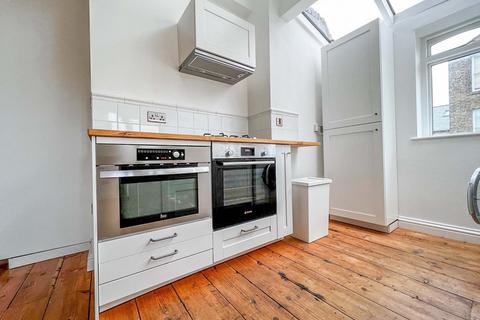 2 bedroom terraced house to rent, Gloucester Place, Witney OX28