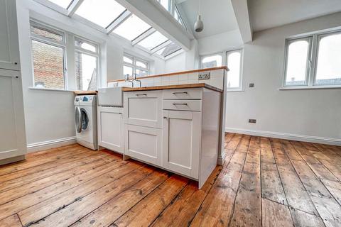 2 bedroom terraced house to rent, Gloucester Place, Witney OX28