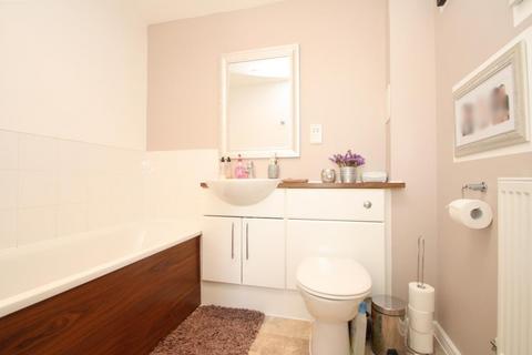 2 bedroom apartment to rent, Milestone Road, Newhall