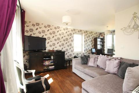 2 bedroom apartment to rent, Milestone Road, Newhall