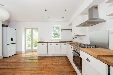 2 bedroom maisonette for sale