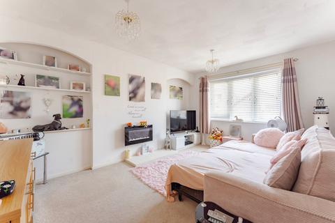 30 Bishops Walk, Lowestoft, NR32 4JN