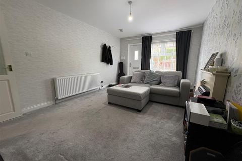 18 Broomcroft, Clayton, Bradford, BD14 6NW