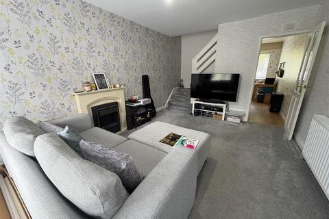 18 Broomcroft, Clayton, Bradford, BD14 6NW