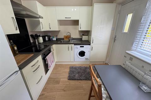 18 Broomcroft, Clayton, Bradford, BD14 6NW