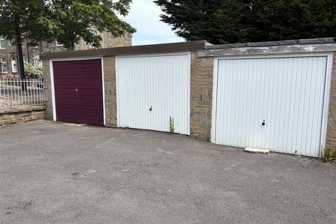 18 Broomcroft, Clayton, Bradford, BD14 6NW