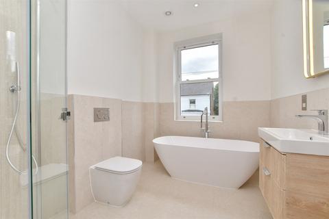27 Clifton Road, Wallington, SM6 8AL