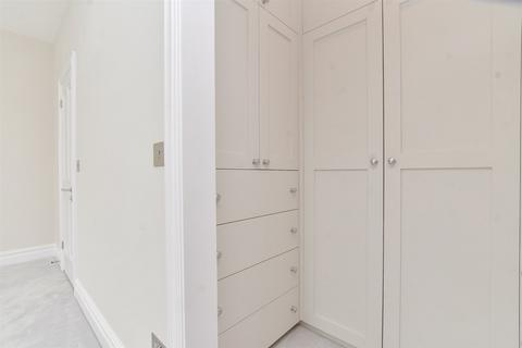 27 Clifton Road, Wallington, SM6 8AL