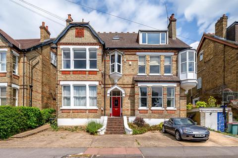 Flat 2, 36 Madeira Avenue, Bromley, BR1 4AY
