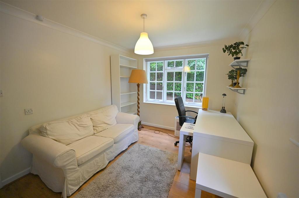 Living room3.JPG