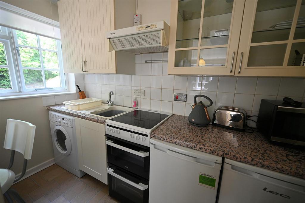 Kitchen2.JPG