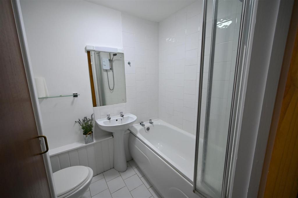 Bathroom1.JPG