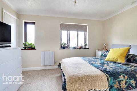 1 bedroom maisonette for sale, Katherine Court, Dargets Road, CHATHAM
